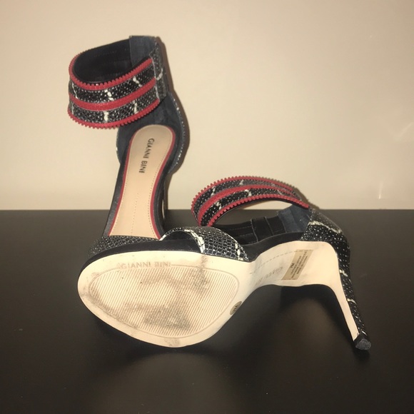 Gianni Bini Snake print sandals - Picture 3 of 3